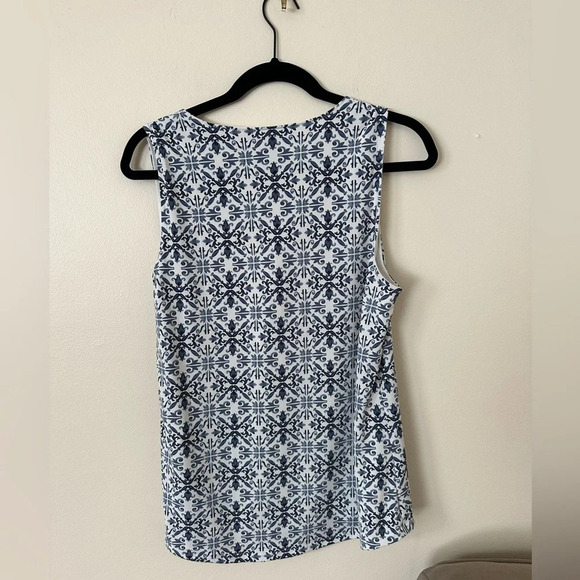 White House Black Market Women's Medium Blue and White Sleeveless Top - Picture 3 of 5